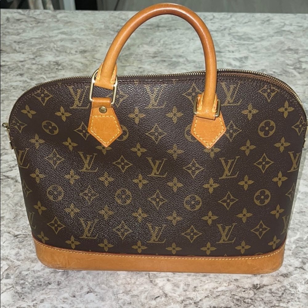 Used some damage smoke free home AUTHENTIC